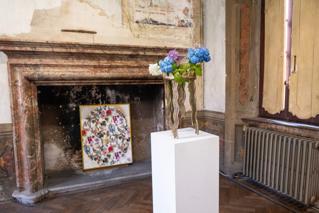 Tre mostre nell’ambito di Menta e Rosmarinohttps://www.exibart.com/repository/media/formidable/11/img/b03/Inaugurazione-mostra-Corollario-Michele-Chiossi-1-1068x712.jpg