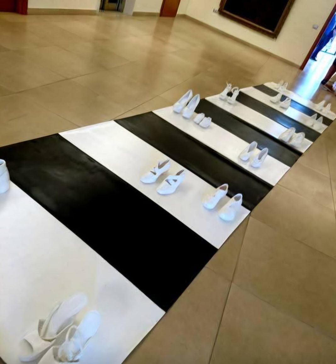 Totò Cariello – eyes wide shuthttps://www.exibart.com/repository/media/formidable/11/img/b28/passaggiuo-4-1068x1157.jpeg