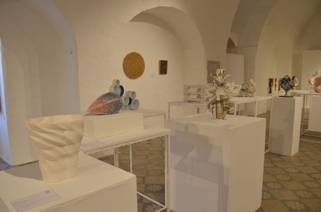 Mediterraneo | XXXI Concorso di Ceramica Contemporaneahttps://www.exibart.com/repository/media/formidable/11/img/b39/Grottaglie-e-il-Mediterraneo-tradizione-e-innovazione-4-1068x707.jpg