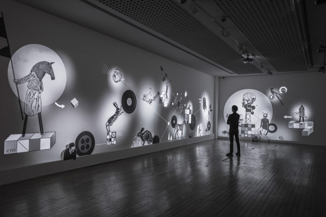 Mécaniques Discursives. Don’t follow the guide!https://www.exibart.com/repository/media/formidable/11/img/b4c/1-1068x712.jpeg