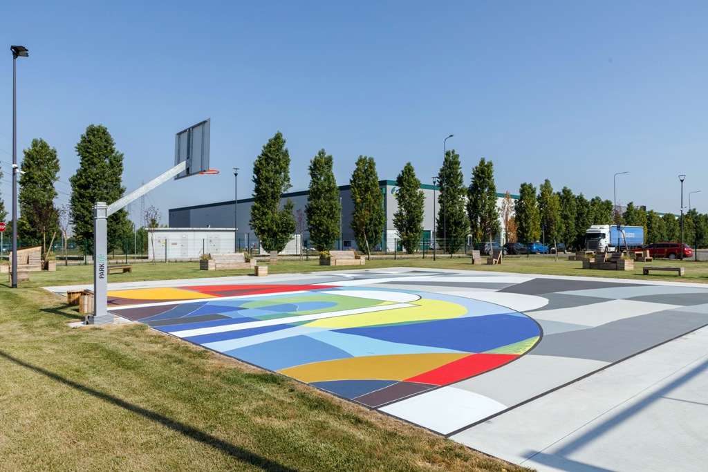 L’arte urbana colora la logistica al PrologisPark Piacenzahttps://www.exibart.com/repository/media/formidable/11/img/bda/Prologis-sport-center-piacenza-2195.jpg