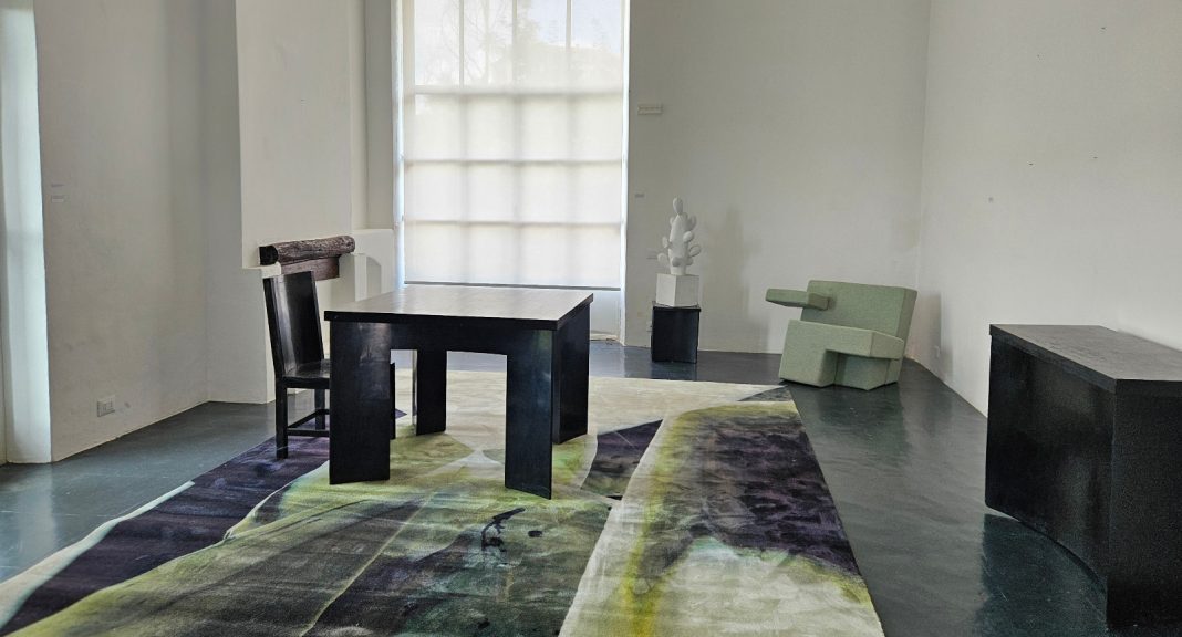 FELICE CASORATI DESIGNER PARALLELI PIERGIORGIO ROBINO STUDIO NUCLEOhttps://www.exibart.com/repository/media/formidable/11/img/bfd/Paralleli_allestimento-Studio-Museo-Casorati-di-Pavarolo-1068x576.jpeg