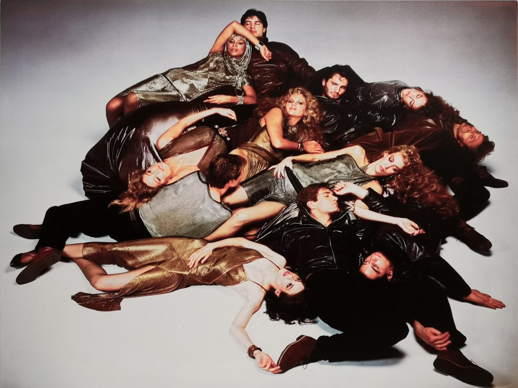 Richard Avedon per Versace, 1983-1984 e Michael Challengerhttps://www.exibart.com/repository/media/formidable/11/img/c02/CD-016_Avedon_per-Versace-1068x801.jpg