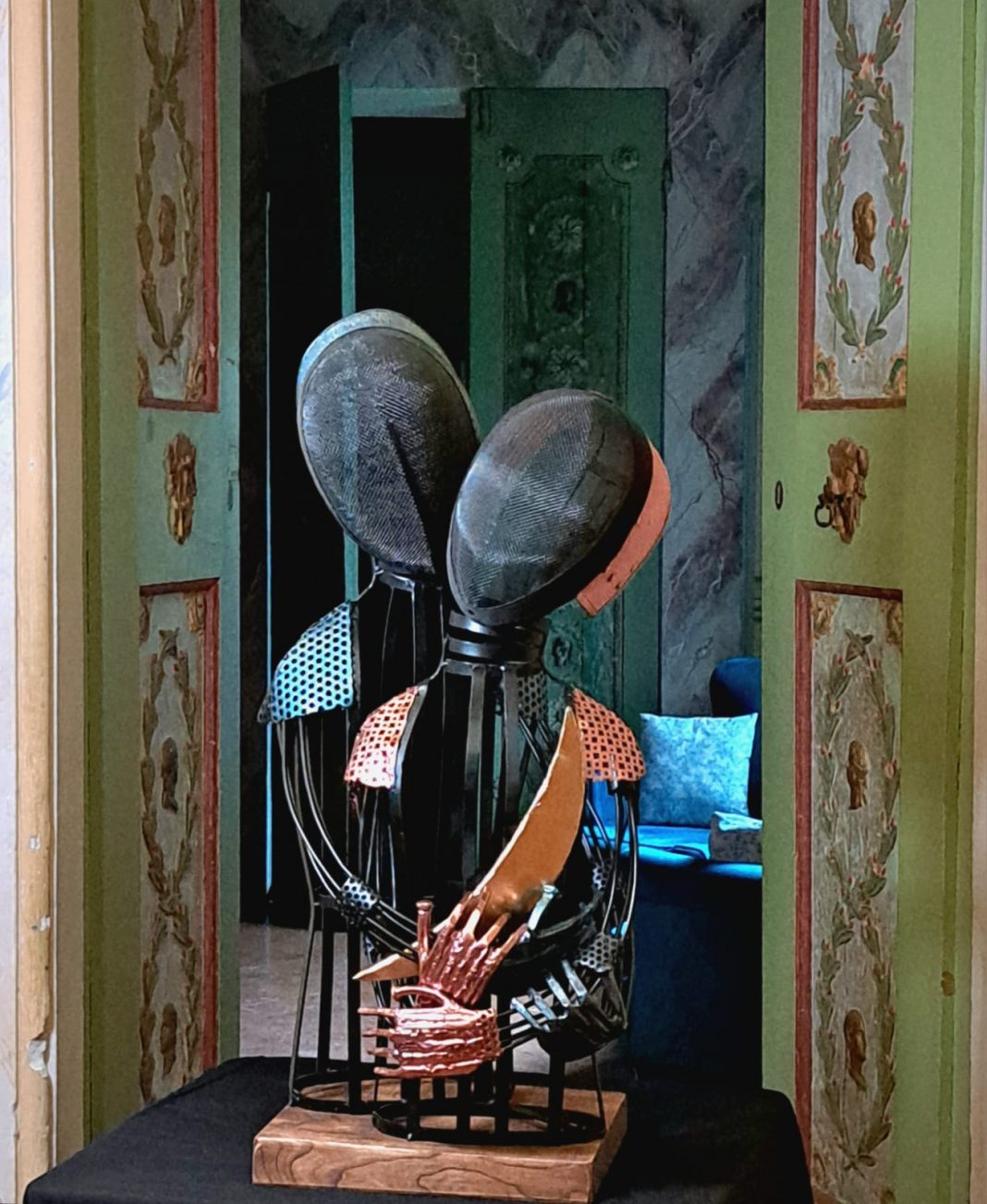 Oltre il visibile. Arkeo nella sua metafisicahttps://www.exibart.com/repository/media/formidable/11/img/c02/IMG-20250329-WA0028-1-1068x1303.jpg