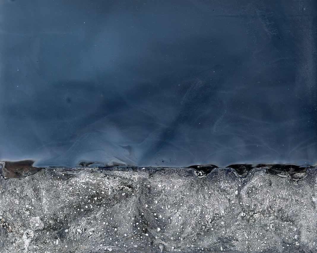 Fiona Annis / Luca Grechi – Il mare tra noihttps://www.exibart.com/repository/media/formidable/11/img/c09/immagine-rappresentativa_Fiona-Annis_Lettere-1-2023-Stampa-fine-art-su-carta-Hahnemühle-Baryta-109.2-x-87.4-cm-Edizione-15-1068x854.jpg