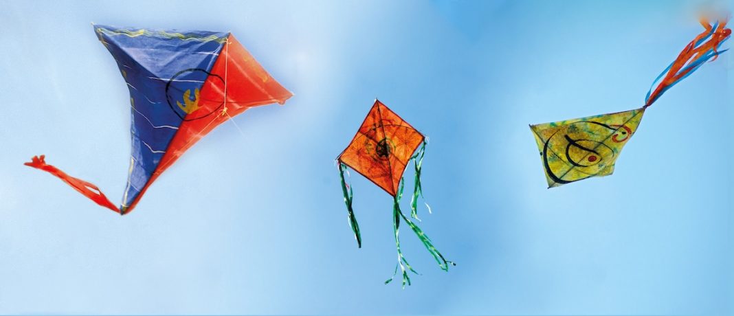 Anna Onesti – Paper Clouds / Paper Kiteshttps://www.exibart.com/repository/media/formidable/11/img/c0f/2-Anna-Onesti-immagine-Paper-Clouds-1068x460.jpg