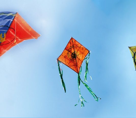 Anna Onesti – Paper Clouds / Paper Kites