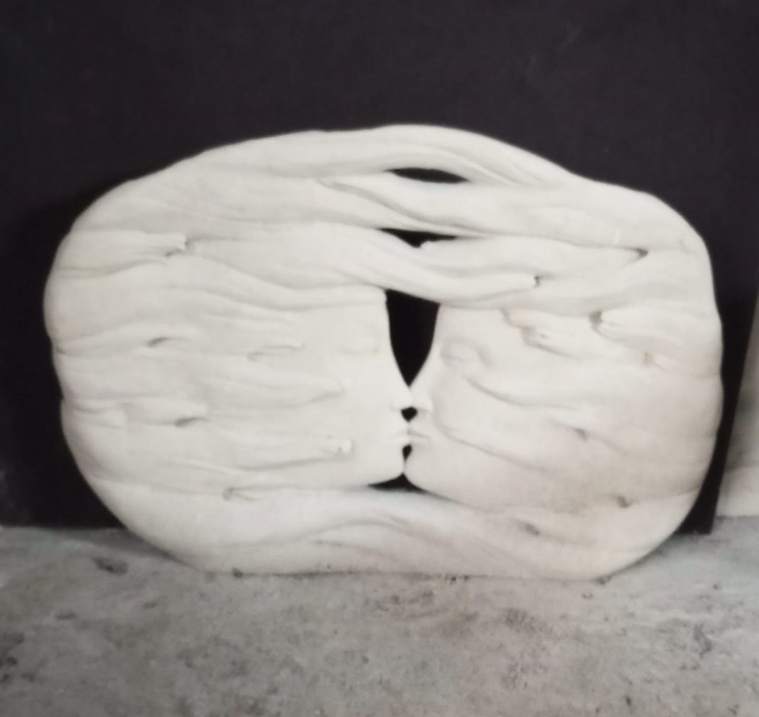 Pietre di ventohttps://www.exibart.com/repository/media/formidable/11/img/c31/Velio-Grandoli_Il-bacio_rit-2-1068x1009.jpg