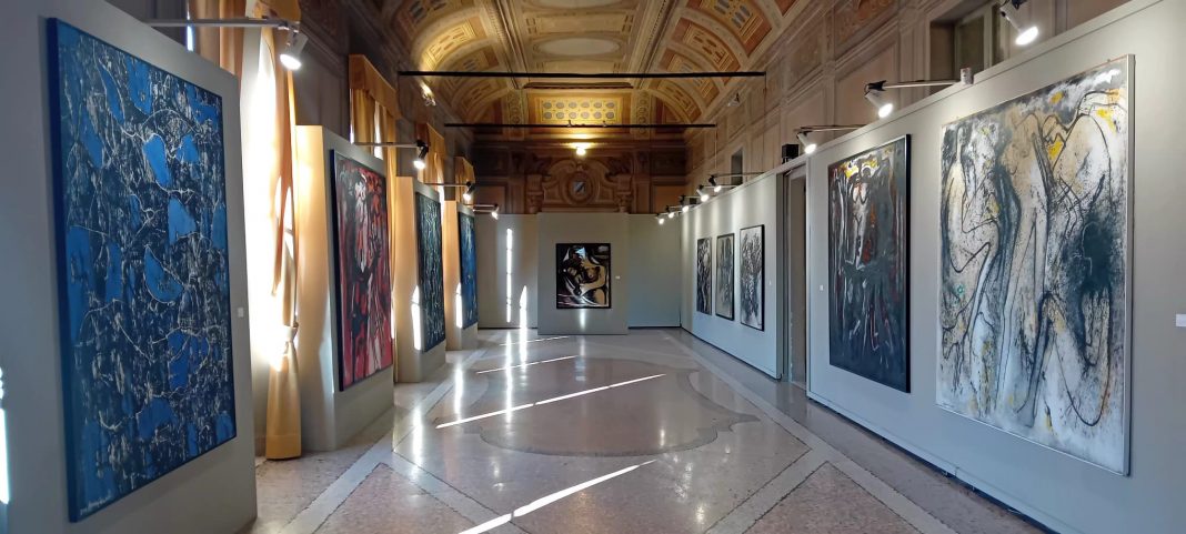 Fiori di acciaio: Anna Coccoli, Piercahttps://www.exibart.com/repository/media/formidable/11/img/c43/Galleria-di-Palazzo-Bertazzoli-1068x481.jpeg