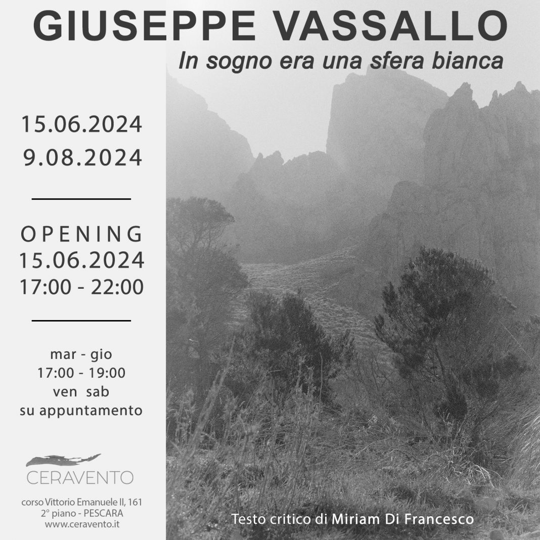 Giuseppe Vassallo – In sogno era una sfera biancahttps://www.exibart.com/repository/media/formidable/11/img/c57/In-sogno-era-una-sfera-bianca-1068x1068.jpg