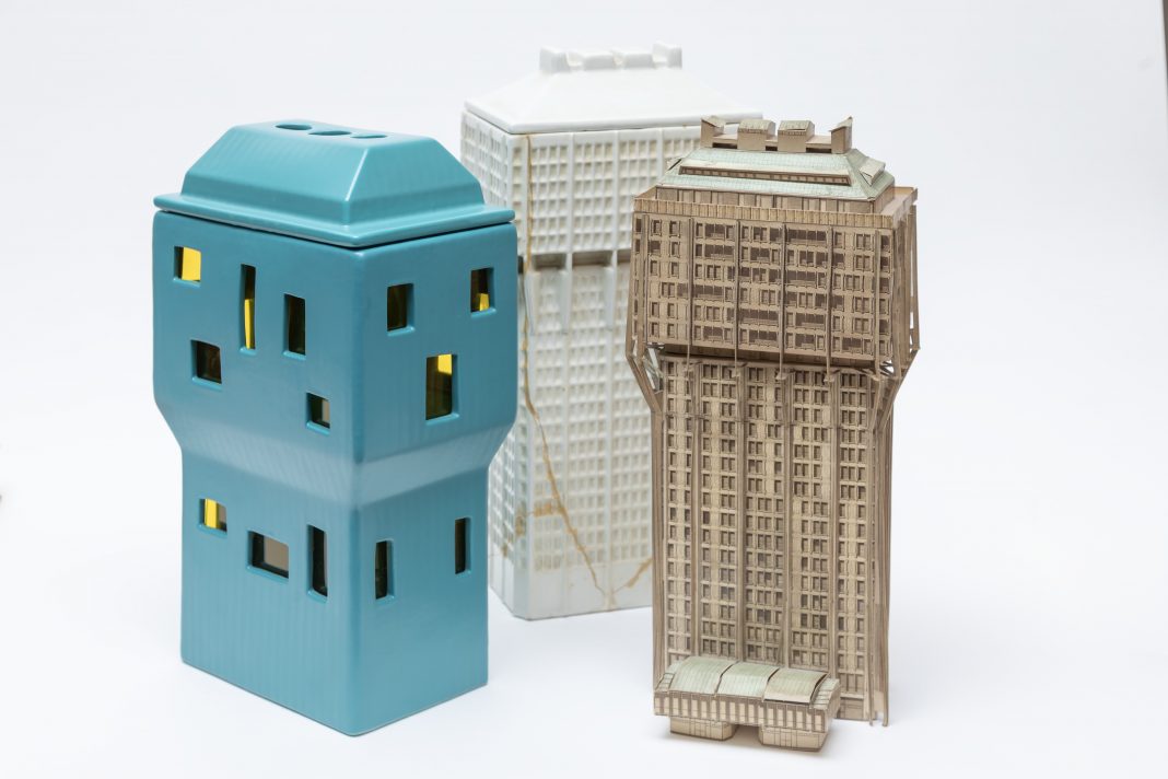 L’architetto Enrico Peressutti e gli amici artistihttps://www.exibart.com/repository/media/formidable/11/img/c75/Modelli-Torre-Velasca-Fornasetti-N.-Spirito-Collezione-Peressutti-1068x712.jpeg