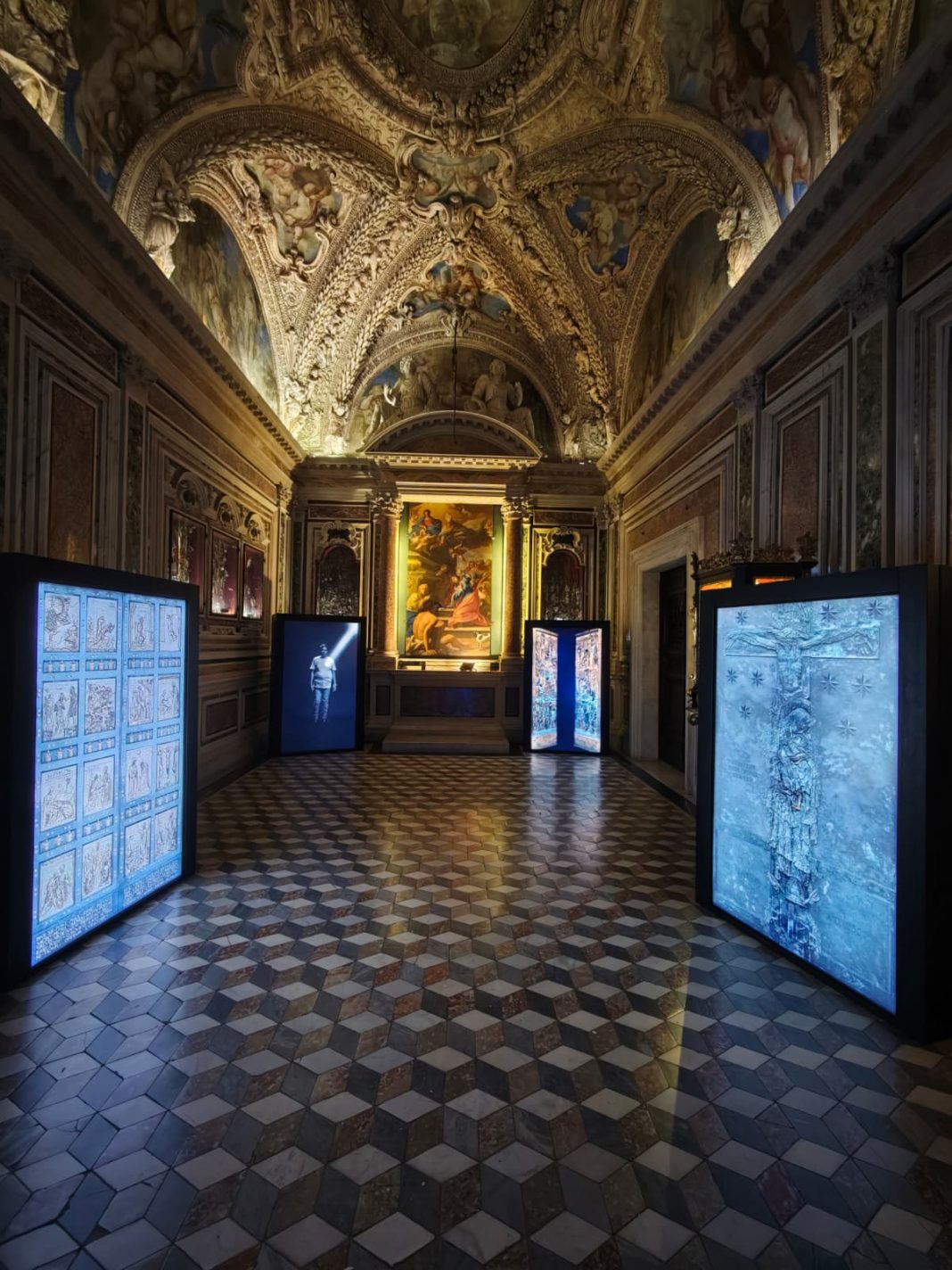 Annalaura di Luggo – Oculus-Speihttps://www.exibart.com/repository/media/formidable/11/img/c9b/Annalaura_di_Luggo_Oculus_Spei_Museo_del_tesoro_di_san_gennaro_ph-di-Francesco-Begonia_1-1-1068x1424.jpg