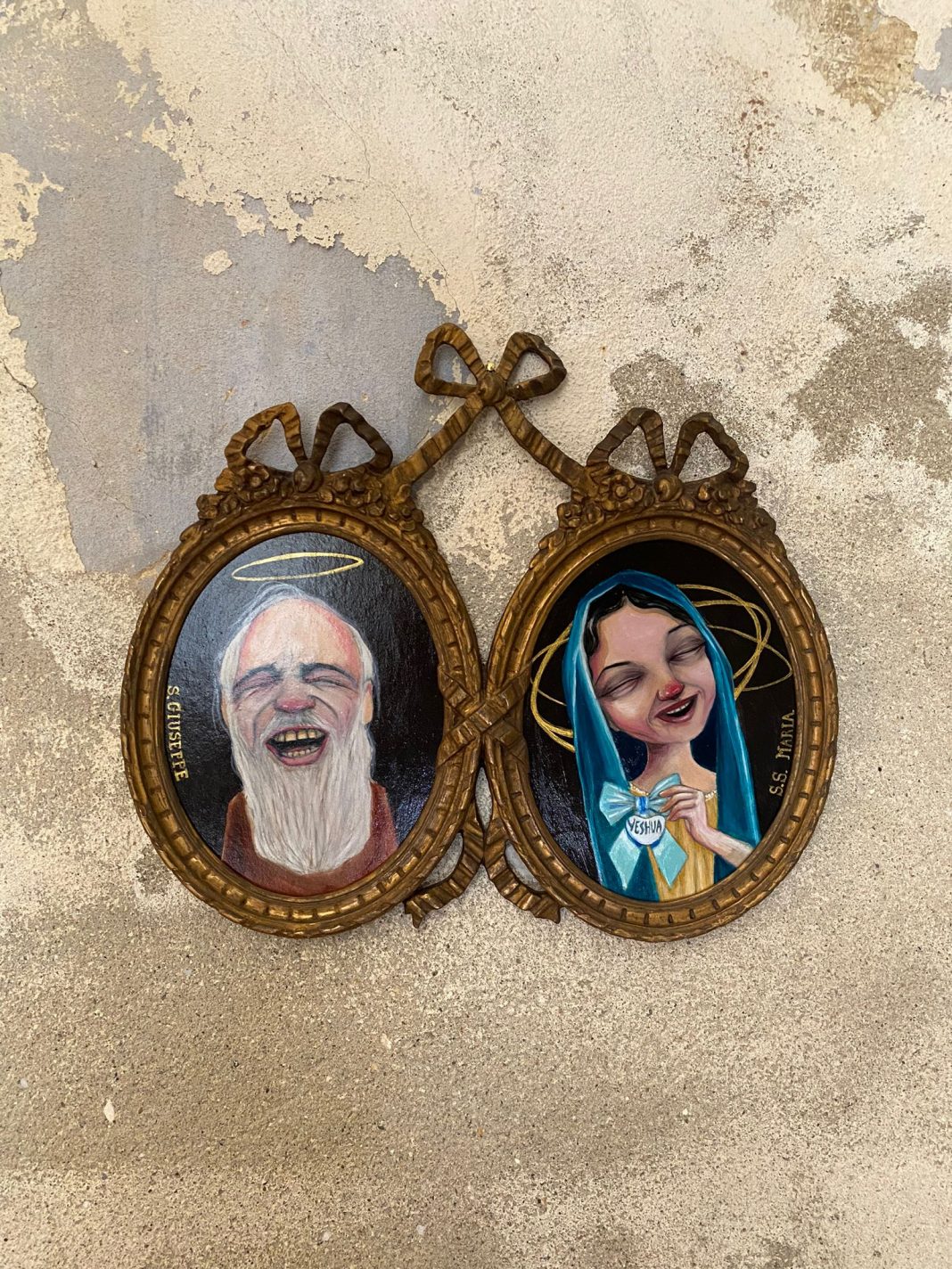 Agiografie contemporanee – Arcangeli e Santi di Angelo Barilehttps://www.exibart.com/repository/media/formidable/11/img/ca6/San-Giuseppe-e-Maria-1068x1424.jpeg