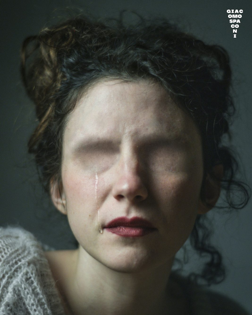 Giacomo Spaconi – Les Invisibleshttps://www.exibart.com/repository/media/formidable/11/img/cbd/LesInvisibles_00006-1068x1335.jpg