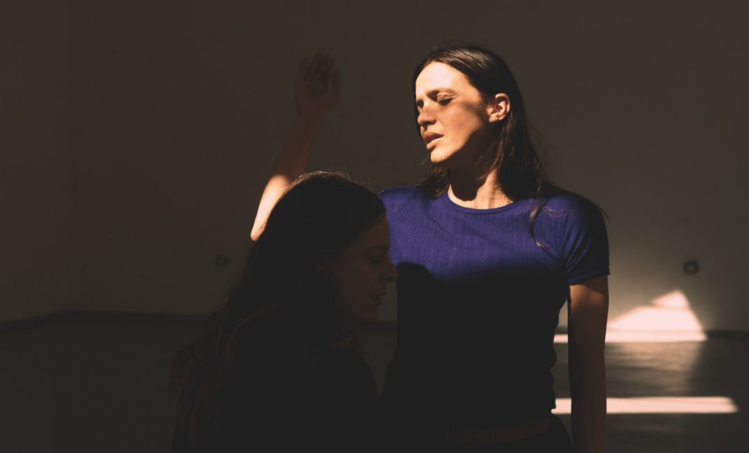 Annamaria Ajmone – I pianti e i lamenti dei pesci fossili (concert version)https://www.exibart.com/repository/media/formidable/11/img/cbf/ajmone_fernandez2-1068x646.jpg