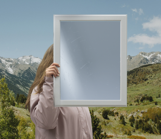 The Motif as a Secret Mirror