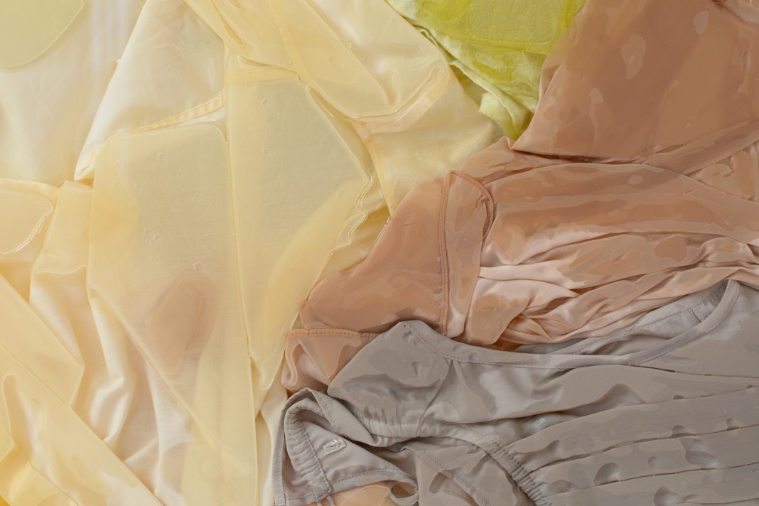 Isabella Benshimol Toro / Emma Moriconi – Resonanceshttps://www.exibart.com/repository/media/formidable/11/img/d3b/GALERÍA-BELMONTE_EXPO_18_09_2025_F7A7315-1068x712.jpg