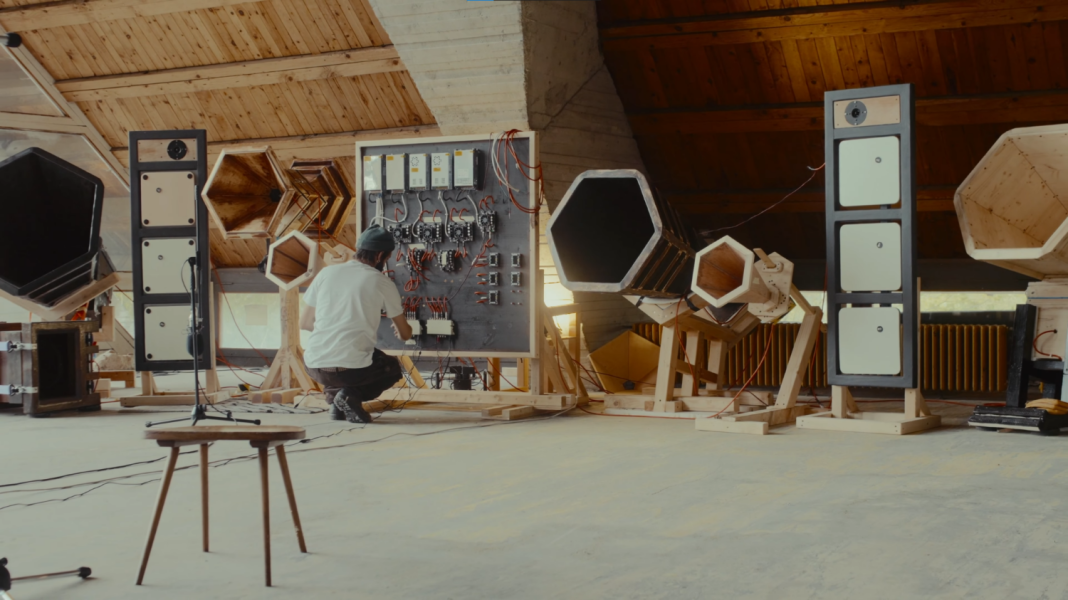 Organo Motore – Untitled Compositionhttps://www.exibart.com/repository/media/formidable/11/img/d59/Organo-Motore_2-1068x600.png