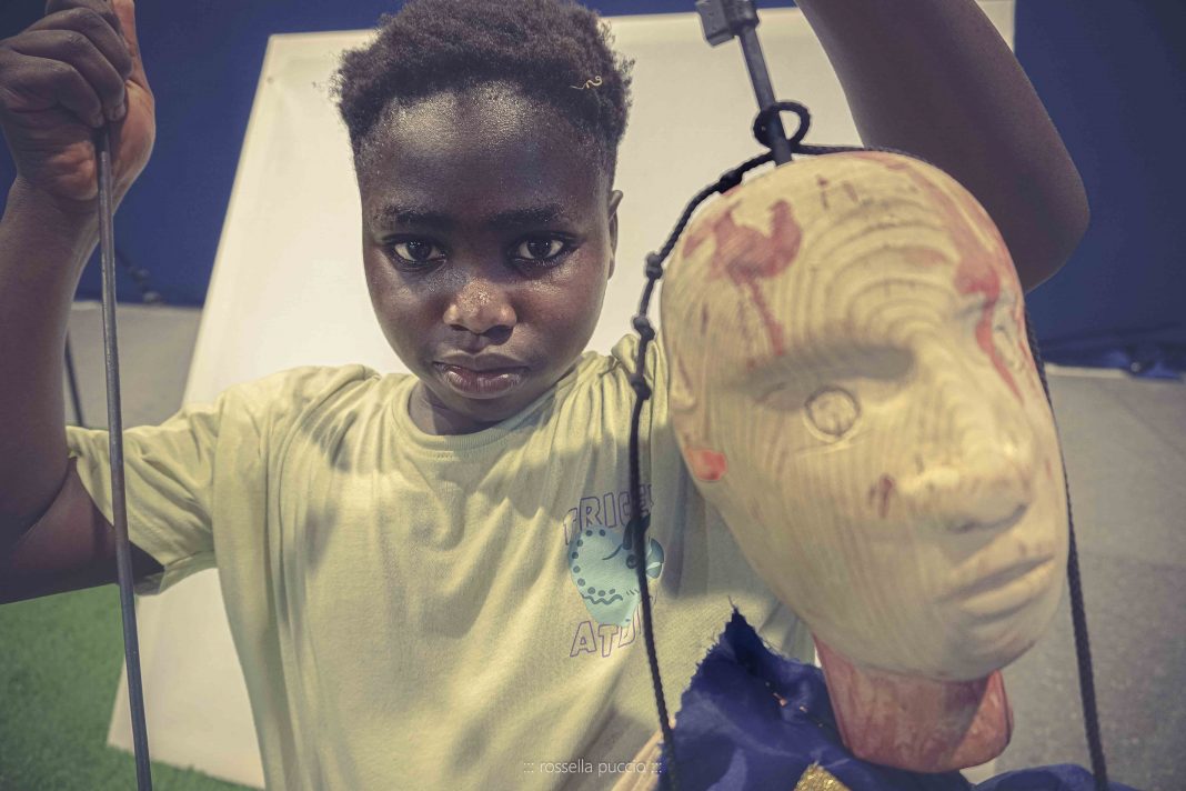 Medea Tekna: il mito, le periferie, il gioco, i figli e le famiglie scomposte. Rilettura moderna e provocatoria del mito di Euripidehttps://www.exibart.com/repository/media/formidable/11/img/d70/Prove-Medea_-Testimony-Ojo_ph.ropuccio-1068x712.jpg