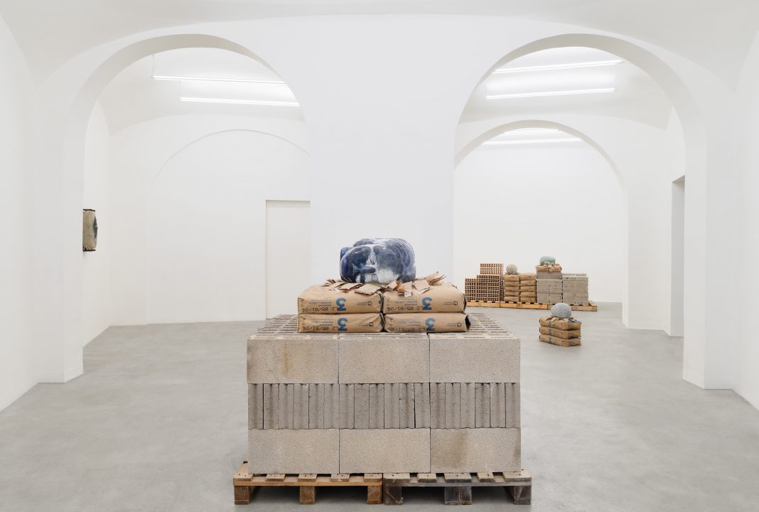 Stefano Canto – Sogno di Pietrahttps://www.exibart.com/repository/media/formidable/11/img/d91/01.-Stefano-Canto-Sogno-di-Pietra-2026-exhibition-view-Matèria-Roma.-Courtesy-the-artist-and-Matèria-Roma.-Photo-by-Roberto-Apa-1068x720.jpg