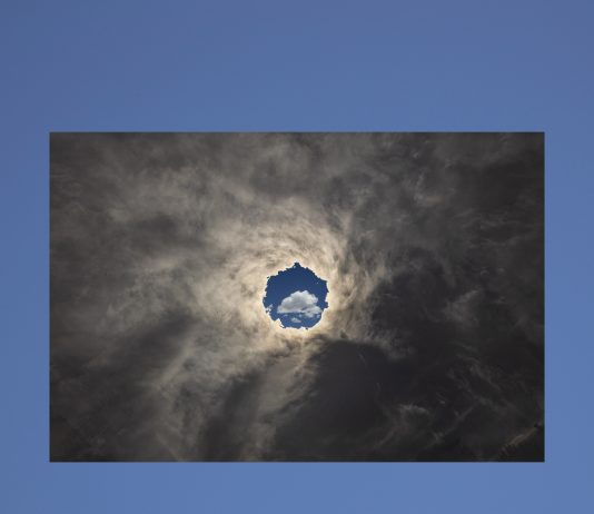 Maurizio Gabbana – Il cielo senza nubi appare vuoto