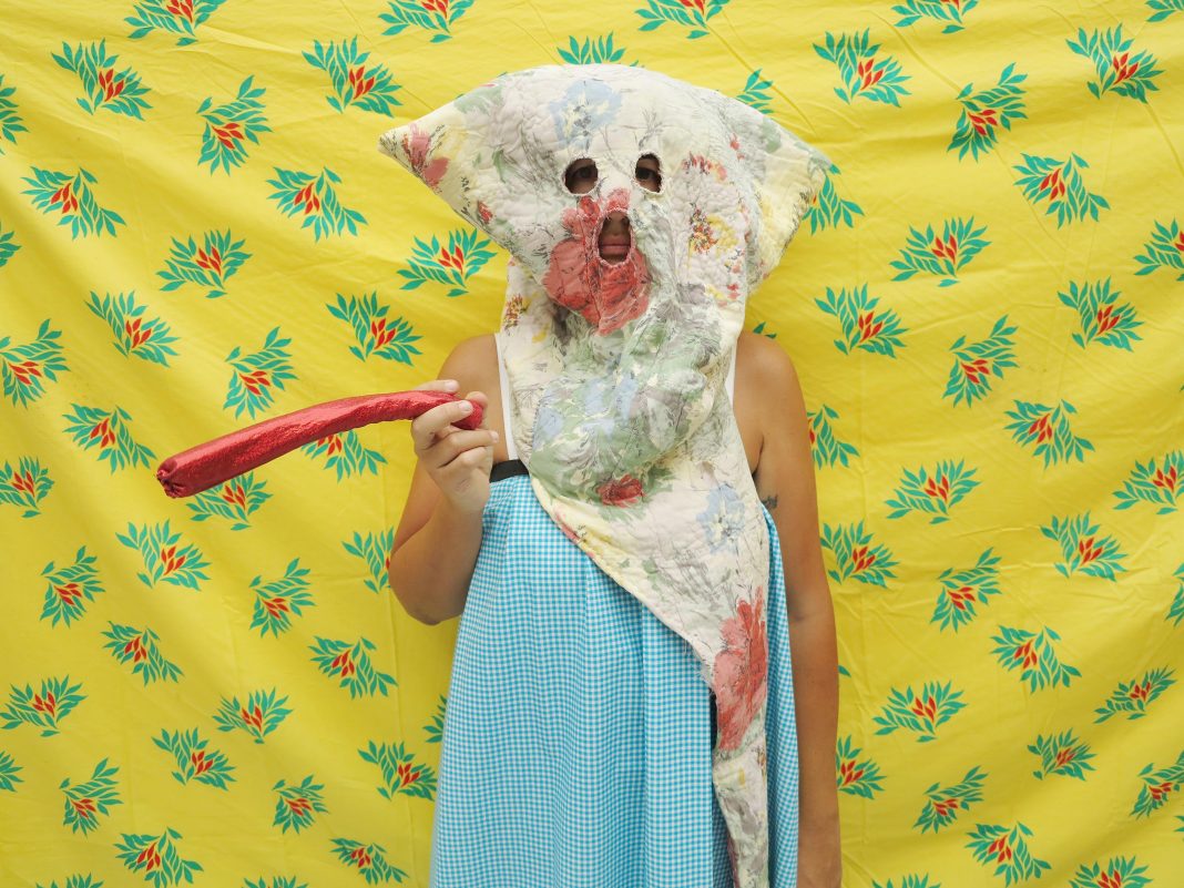 Sara Basta – La prima madrehttps://www.exibart.com/repository/media/formidable/11/img/e05/4_nonna1-LOW-1068x801.jpg