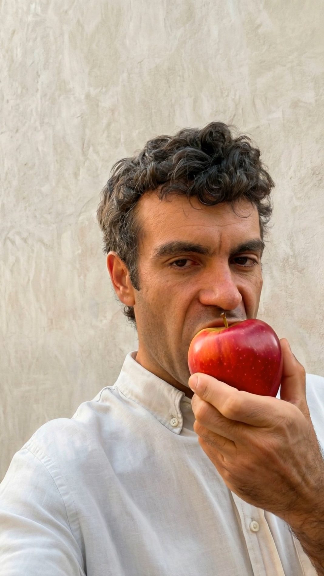 Giacomo Mercuriali – Life is Easyhttps://www.exibart.com/repository/media/formidable/11/img/e19/©-Giacomo-Mercuriali-Life-is-Easy-2026-video-still_1-1068x1899.jpeg