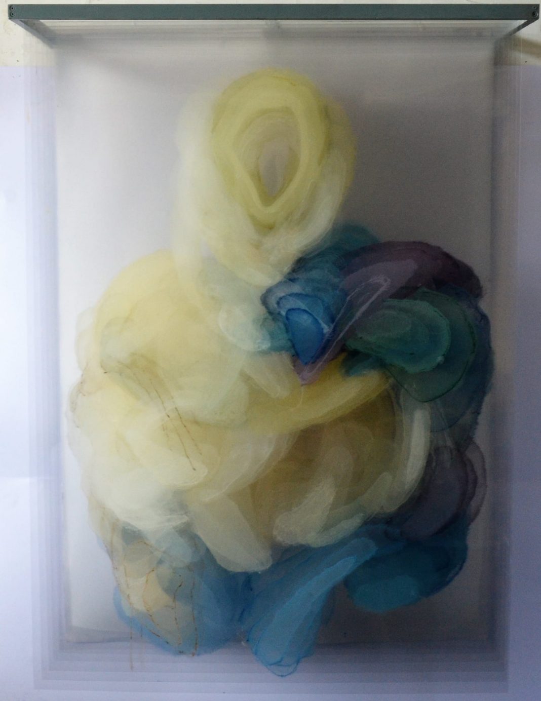 Alfredo Zelli – tutto è nascentehttps://www.exibart.com/repository/media/formidable/11/img/e26/Figura-gialla_-2023-cm-100x72x35-smalto-acrilico-su-pet-1068x1384.jpg