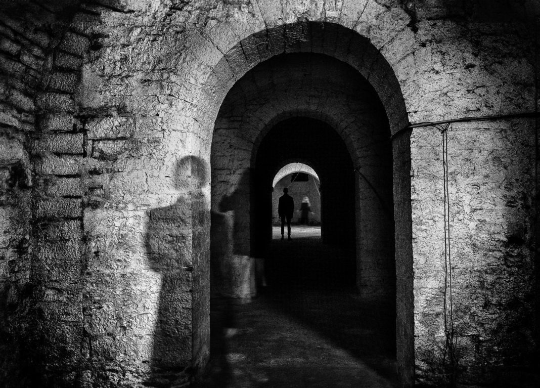 Ombre alchemichehttps://www.exibart.com/repository/media/formidable/11/img/e8f/23-FILEminimizer-1068x767.jpg