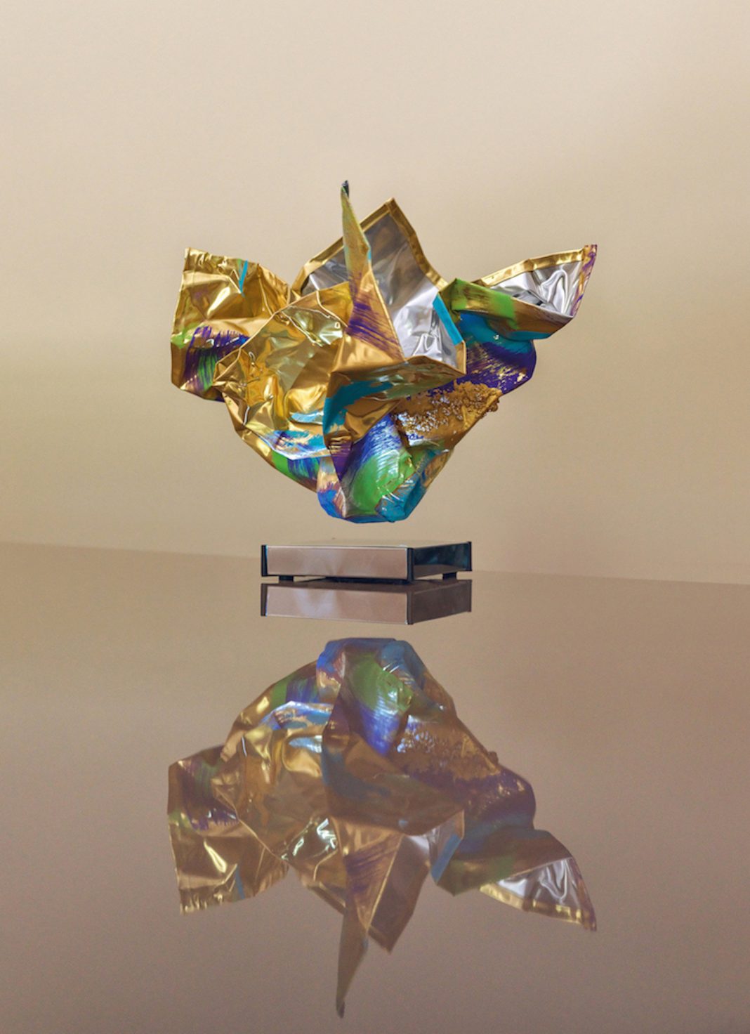 Tiziana Lorenzelli – Naturalismo Cosmicohttps://www.exibart.com/repository/media/formidable/11/img/e9a/Tiziana-Lorenzelli-Flying-Sculpture-Gold-2022.-Ph.-Matteo-Piazza_01-1068x1472.jpg