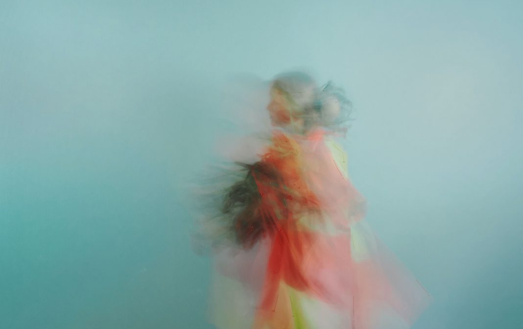 Marisa Veerman – Il filo dello sguardohttps://www.exibart.com/repository/media/formidable/11/img/e9b/MarisaVeerman_Aurora.95x60cm-1068x672.jpg