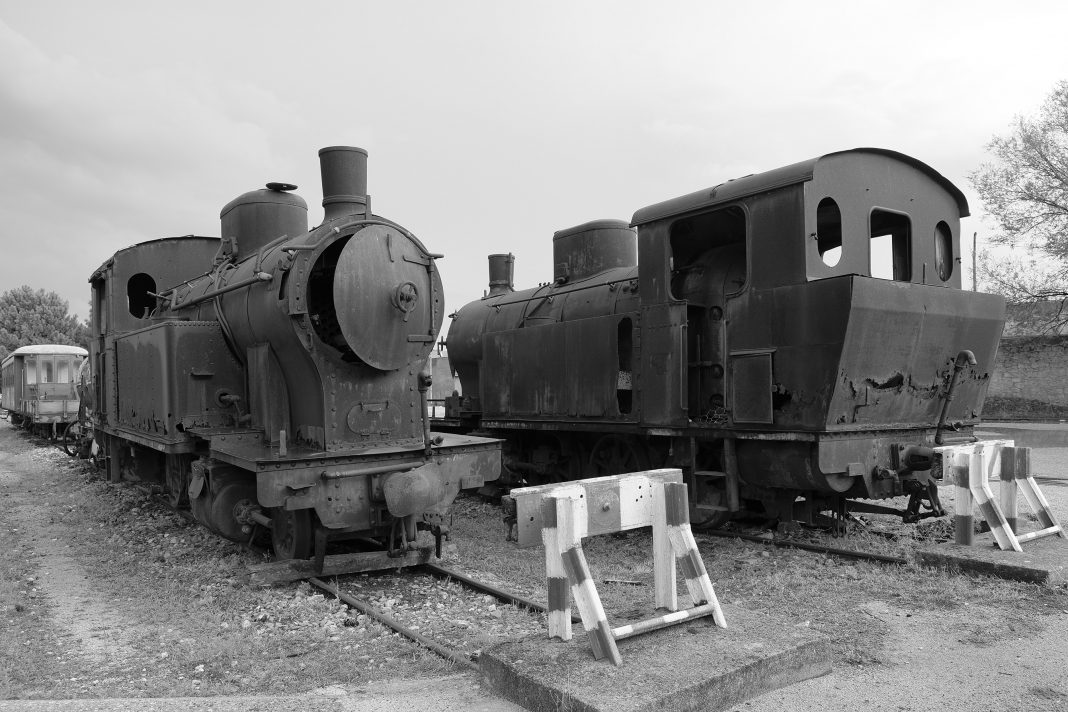 Frammenti di Sardegna – la tratta Palau-Tempio nell’Archivio fotografico Ruggerohttps://www.exibart.com/repository/media/formidable/11/img/ec3/Archivio-Ruggero-Treni-in-stazione-a-Tempio-1068x712.jpg