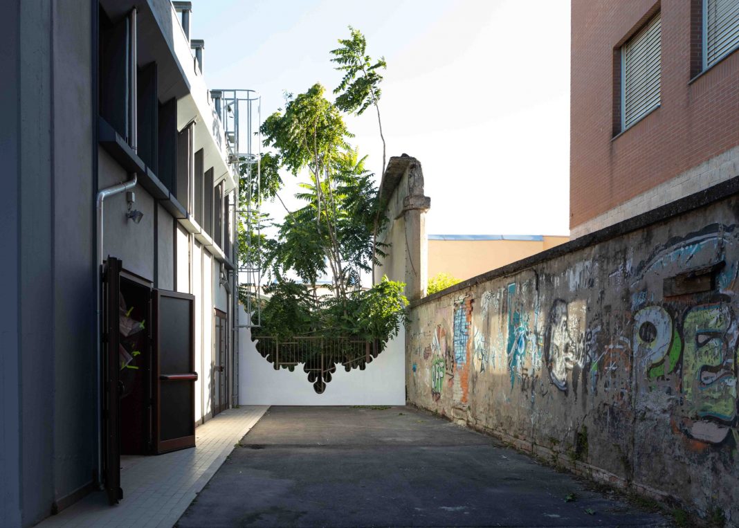 Lo spazio vuoto. Presentazione dell’opera Battere in breccia di MUZhttps://www.exibart.com/repository/media/formidable/11/img/f3c/294279990_1177539279761933_4887133838797766225_n-1068x763.jpg