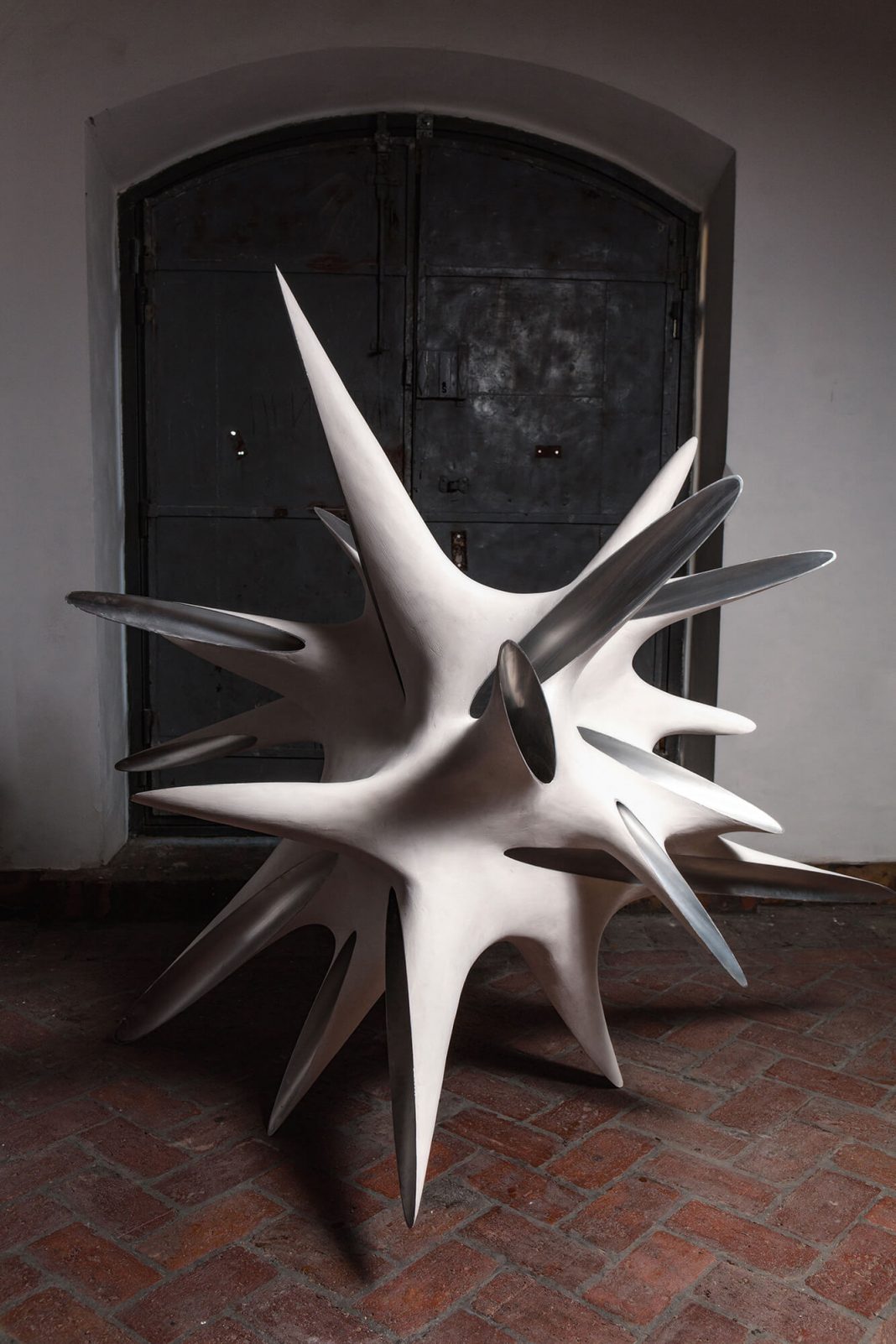 Milija Čpajak – The Beauty of Dangerhttps://www.exibart.com/repository/media/formidable/11/img/f45/HORNETS-NEST-Acrylic-resin-aluminium-2022-170x170x170cm-©Marijana-Janković-1068x1602.jpg