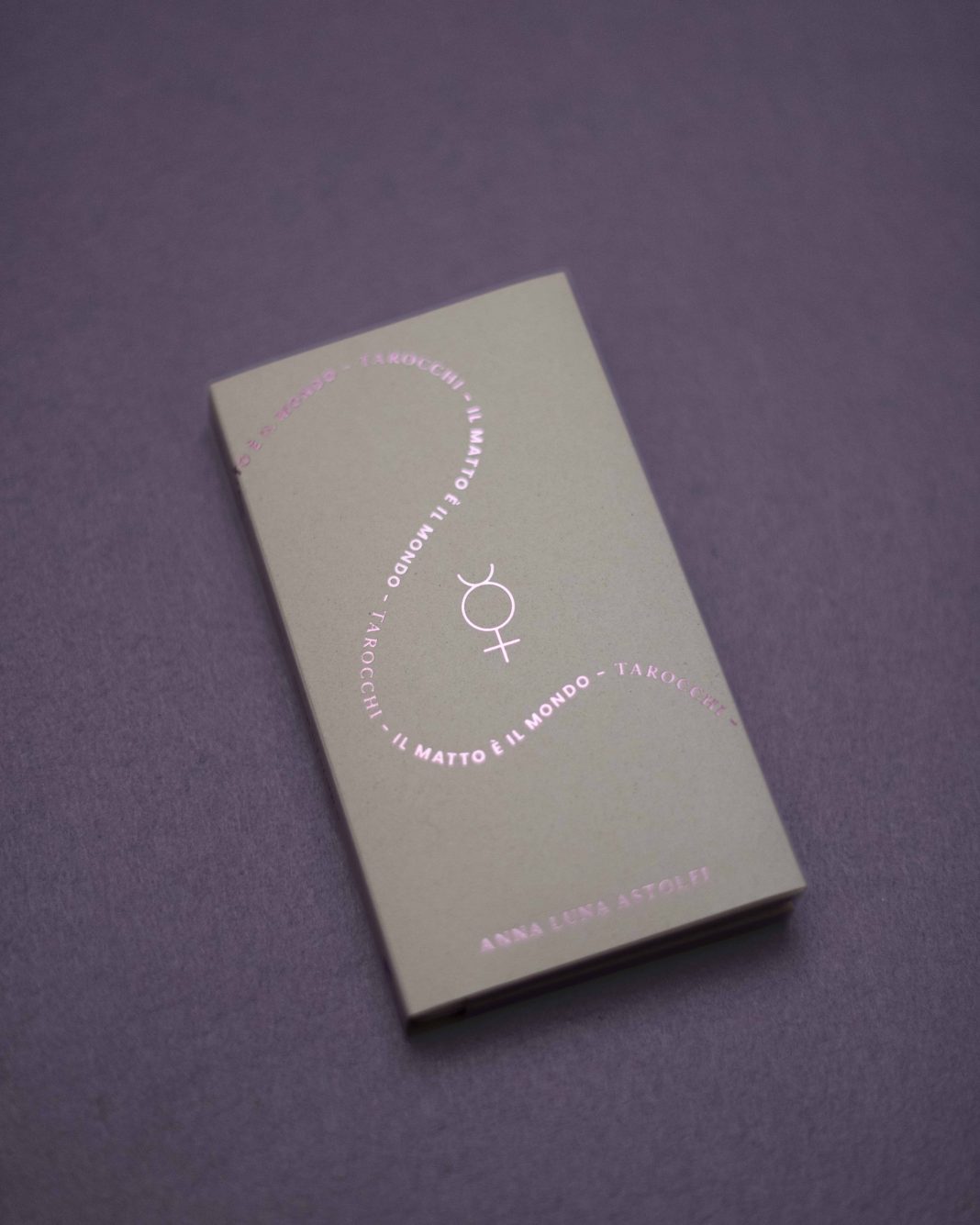 Anna Luna Astolfi – Il Matto è Il Mondo – Tarocchihttps://www.exibart.com/repository/media/formidable/11/img/f56/annaluna_astolfi_16-1068x1335.jpg