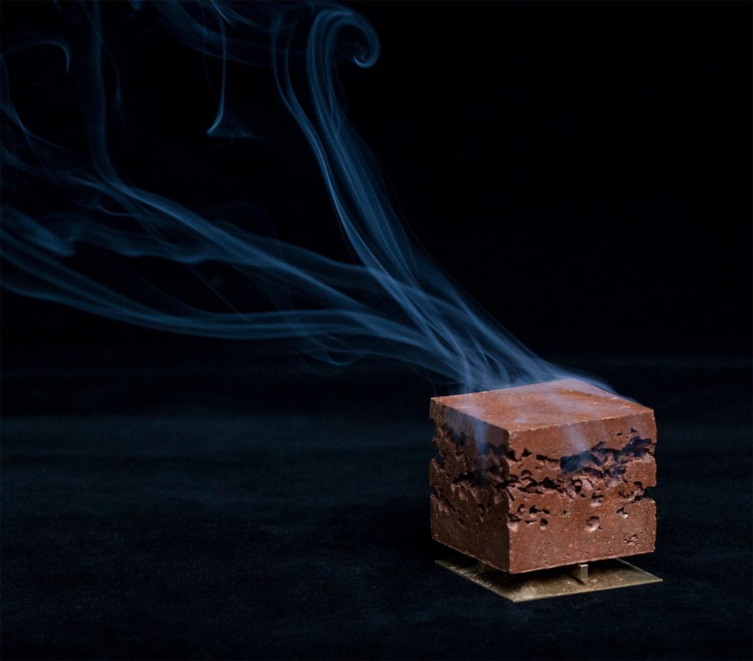 RIS-VOLTI MATERICI – Nona edizione del Fuorisalone dedicata ai temi della sostenibilità e della terra crudahttps://www.exibart.com/repository/media/formidable/11/img/f73/1_mmexport1741136349247-1068x938.jpeg