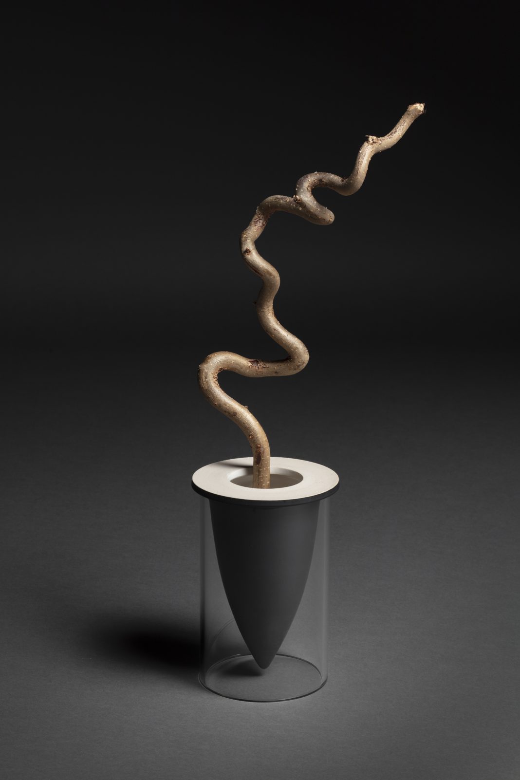 Premio MIDeC 2025https://www.exibart.com/repository/media/formidable/11/img/f76/Mathias-Och-per-Premio-MIDeC-ph-A.-Maniscalco-1068x1602.jpg