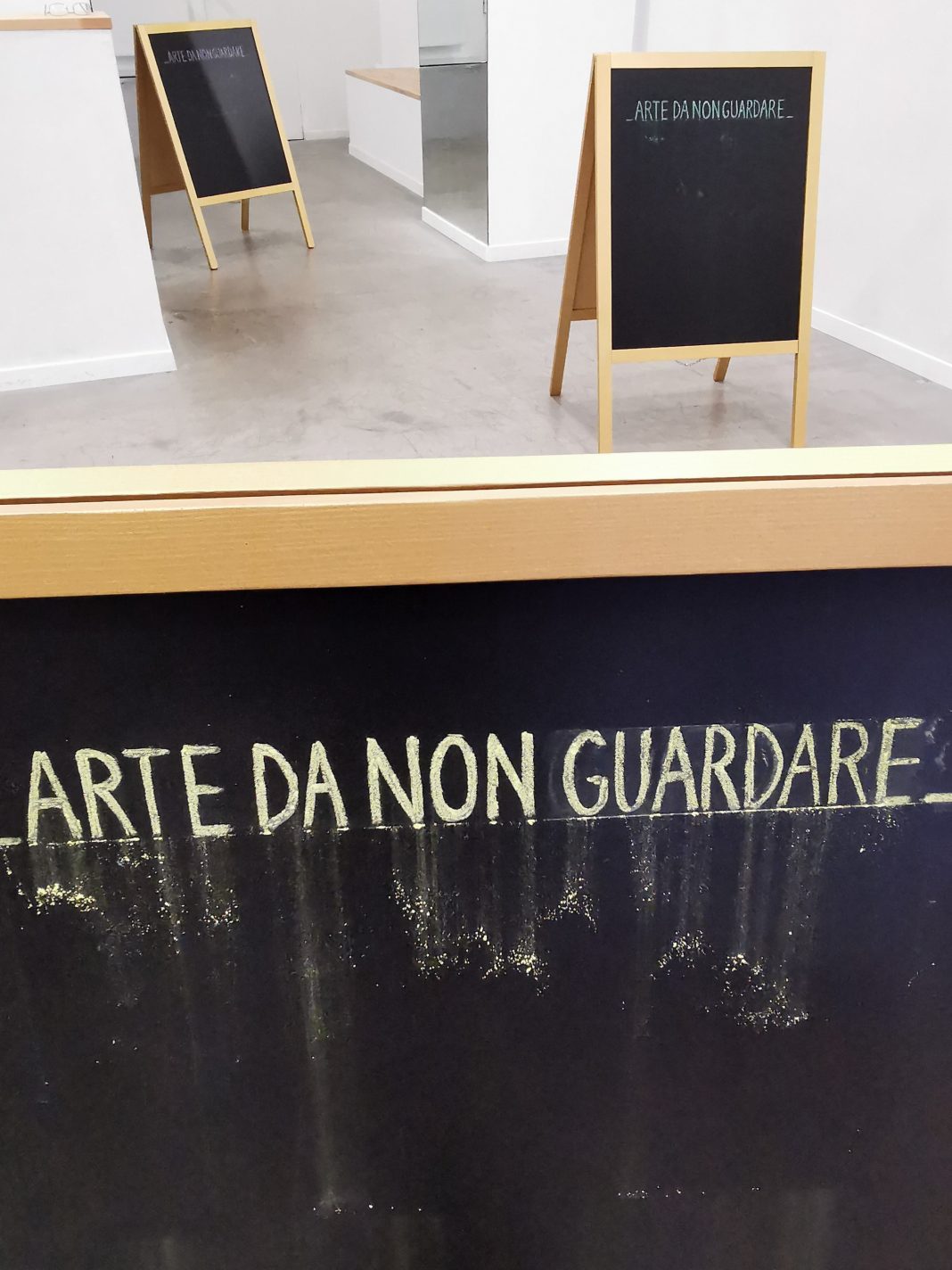 Felix Dario Ruggeri / Simona Ruggeri – _arte da non guardare_https://www.exibart.com/repository/media/formidable/11/img/f9a/01-1068x1424.jpg