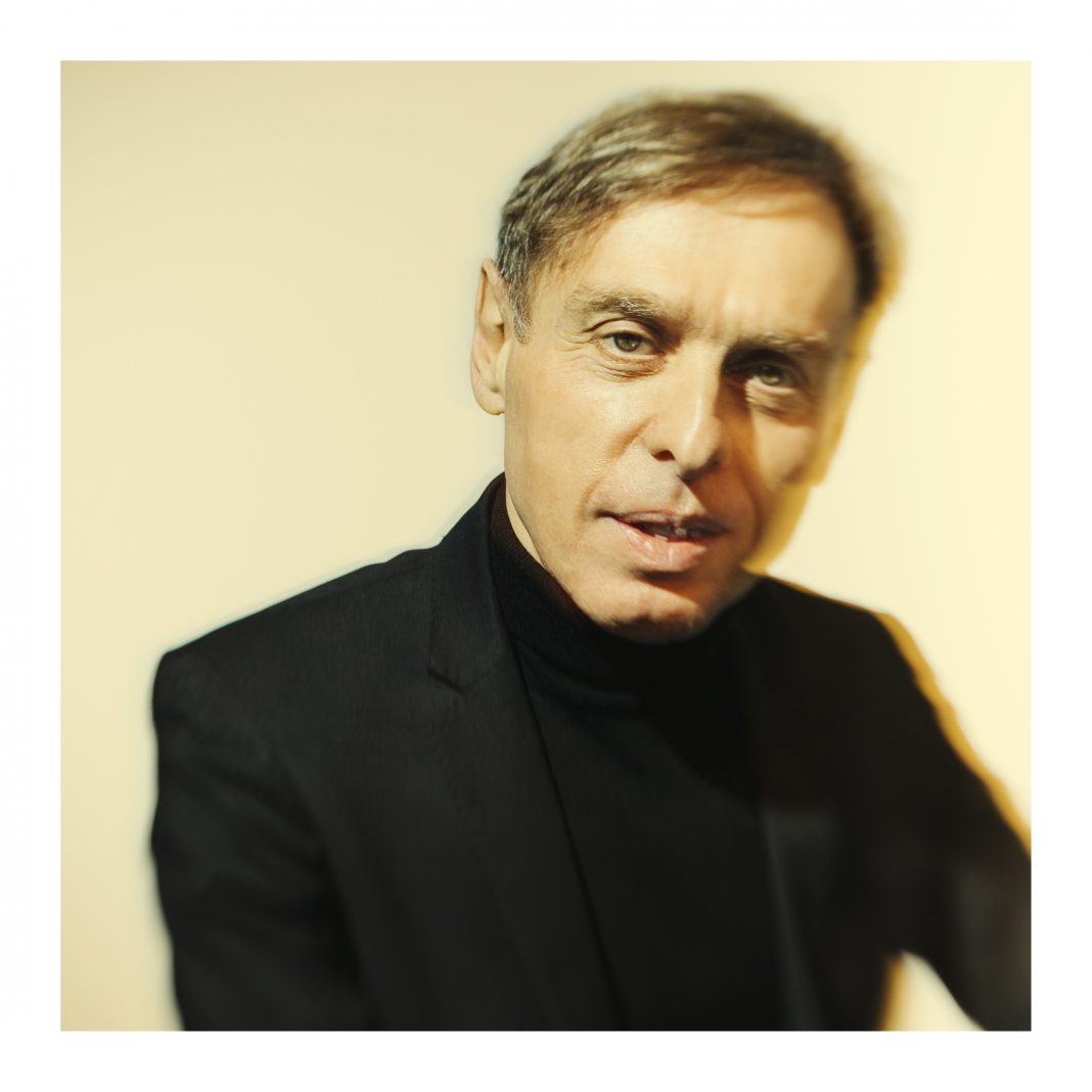 Poesia, invidia la cristallografiahttps://www.exibart.com/repository/media/formidable/11/img/fa7/RobertoPaciDalo-Fotografia_Enrico_De_Luigi-1068x1068.jpg