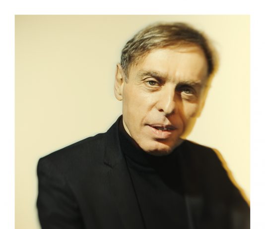 Poesia, invidia la cristallografia