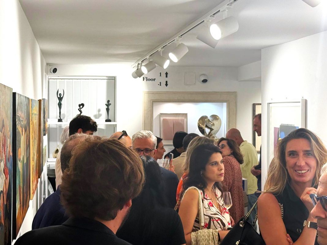 Un viaggio tra culture e creativitàhttps://www.exibart.com/repository/media/formidable/11/img/fd6/8-1068x801.jpg