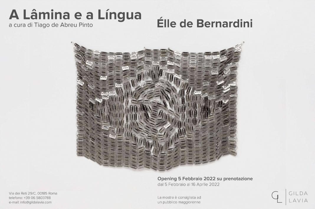 Élle de Bernardini – A Lâmina e a Línguahttps://www.exibart.com/repository/media/formidable/11/img/fd6/A-Lâmina-e-a-Língua-1-1-min_resized-1068x708.jpg