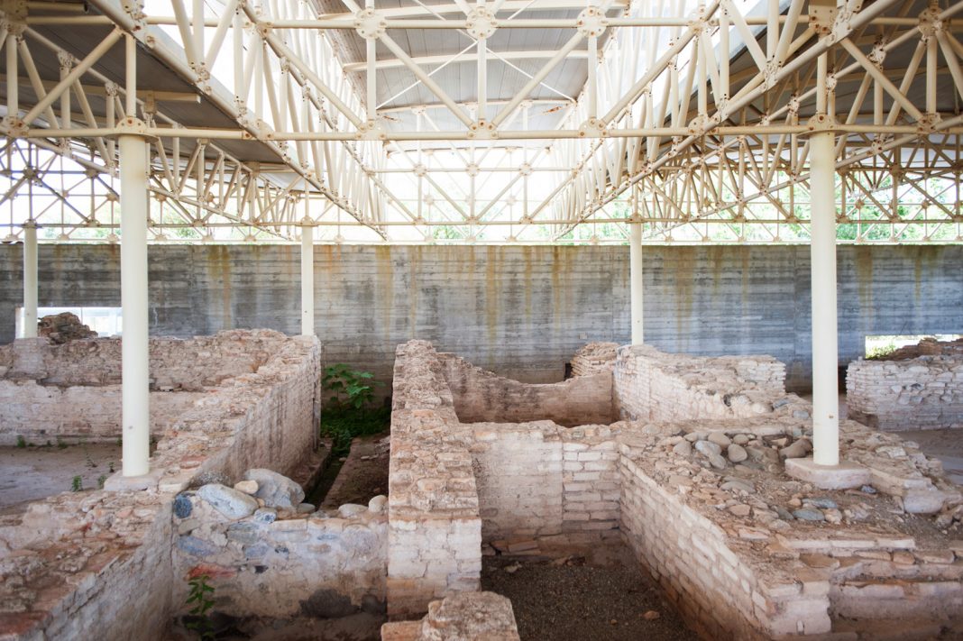 In-ruins residency 2022https://www.exibart.com/repository/media/formidable/11/img/fe5/Galleria2_Villa_Romana_Casignana-1068x711.jpeg