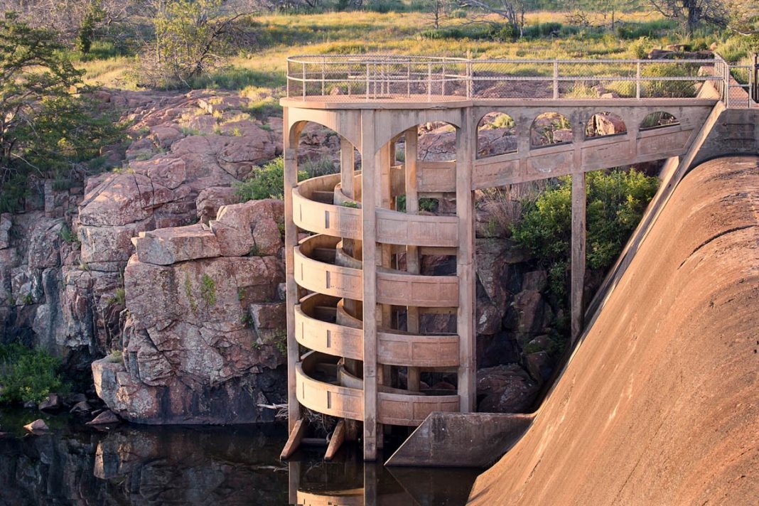 Emily Jones – Tilt-elk-luck-warmhttps://www.exibart.com/repository/media/formidable/11/mail-1-Gp4-XDgUw0jvKEgK9LInKw-1068x712.jpeg