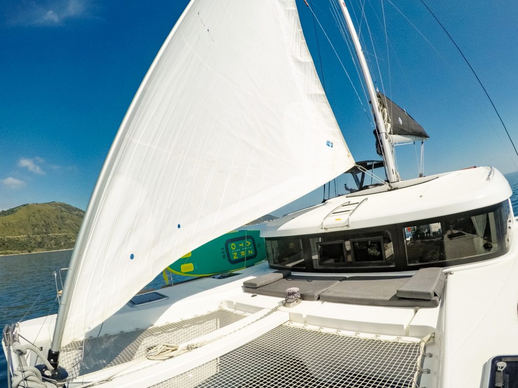 Catamarano White