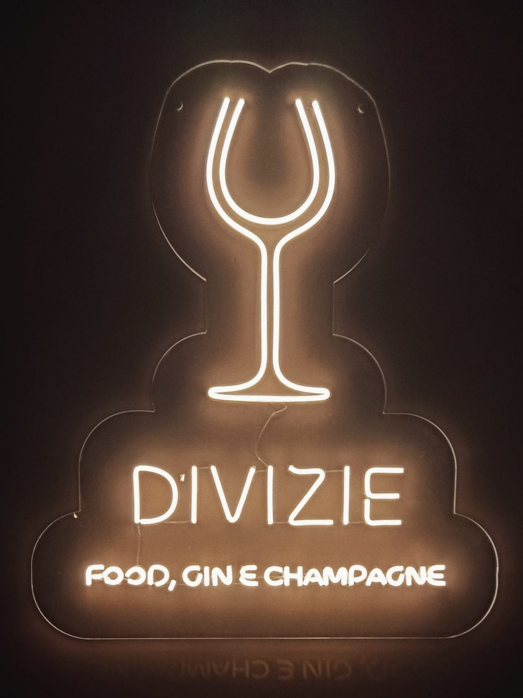 Divizie – Food, Gin e Champagne