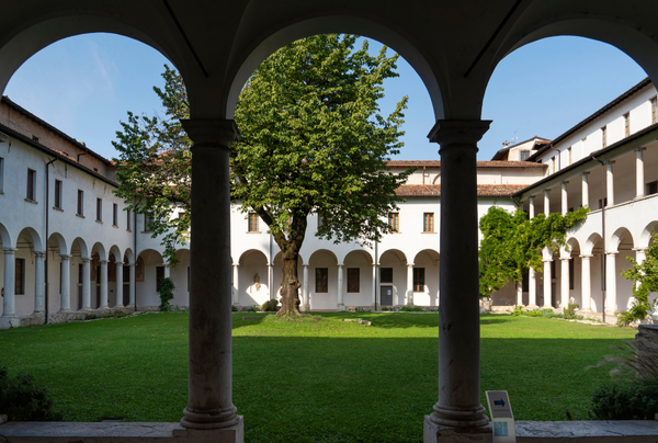 Sale del ciliegio chiostro Museo Diocesano di Brescia